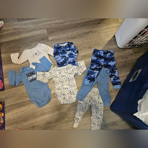 Baby long sleeve onesie and pants bundle. With matching socks!. - Picture 5 of 6